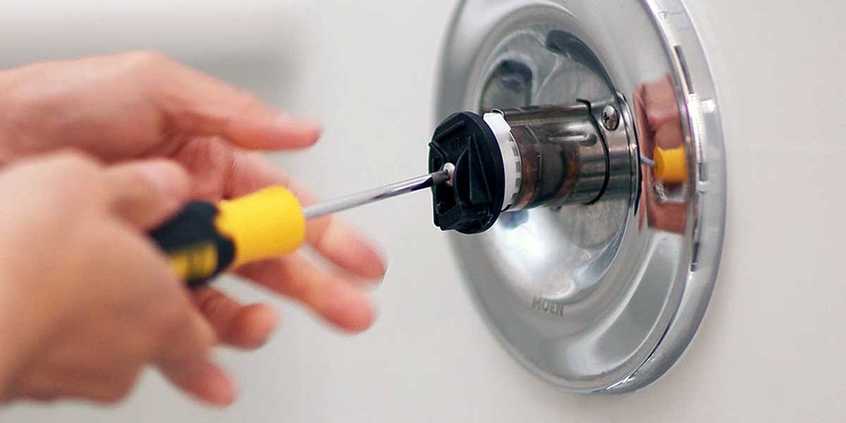 How-to-Fix-a-Leaky-Faucet-Tub