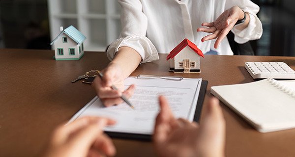mortgage-insurance-vs-homeowners-insurance-what-is-1