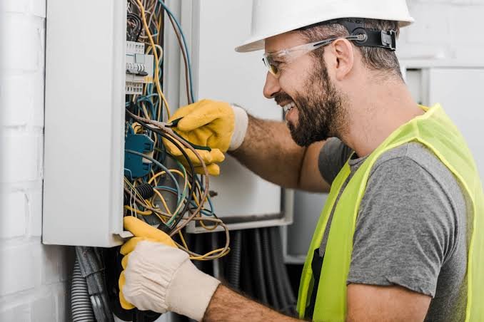 diy-vs-licensed-electrician-for-electrical-safety-1