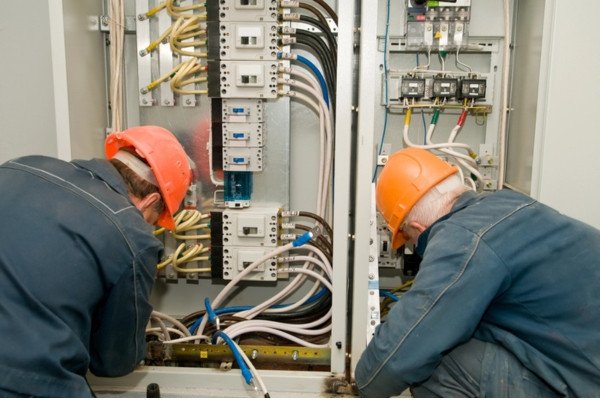 diy-vs-licensed-electrician-for-smart-lighting-1