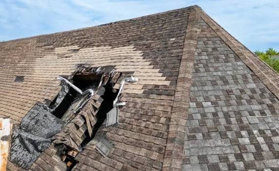 emergency-roof-repair-after-storm-damage-1