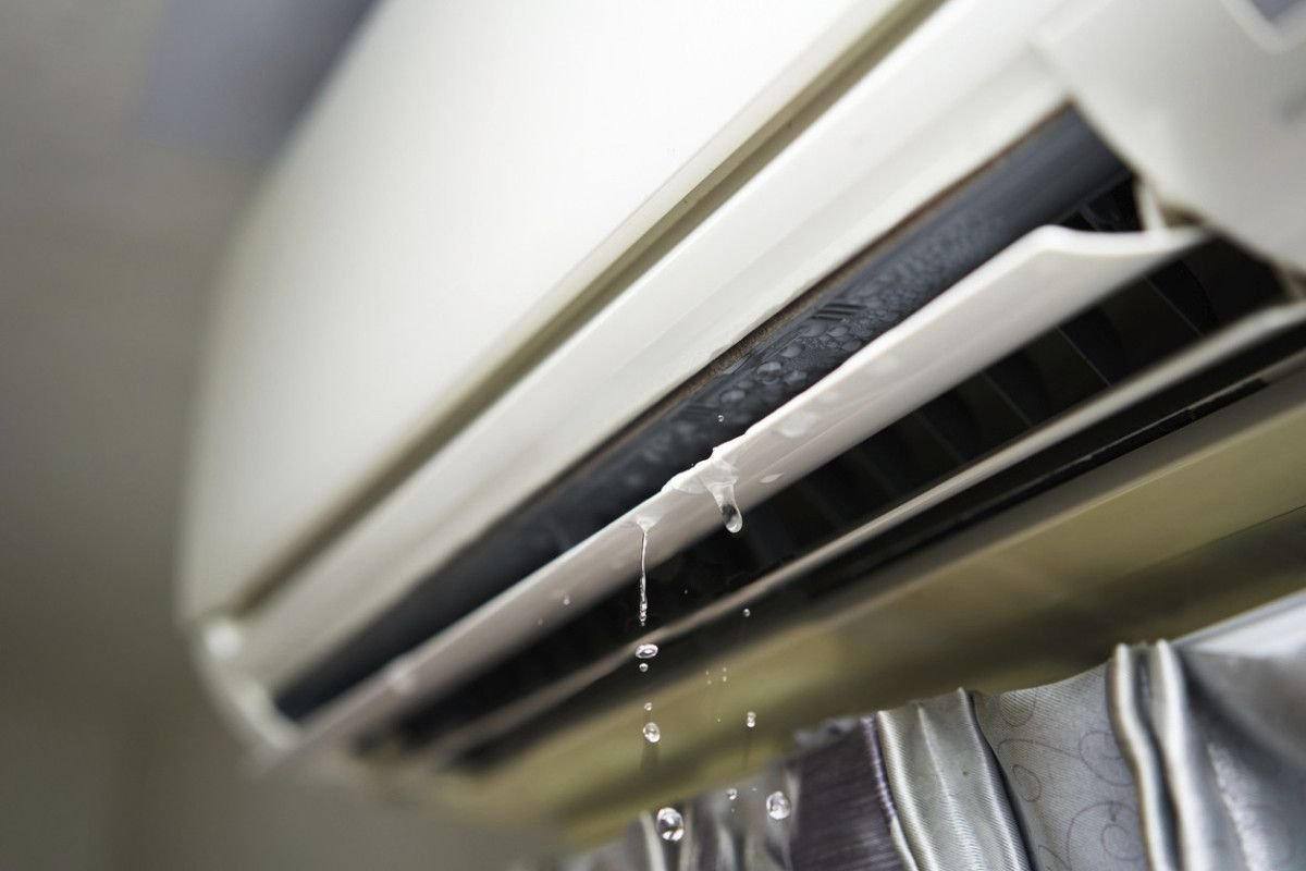 why-is-my-air-conditioner-leaking-water-causes-fix-1